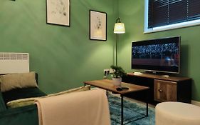 City Centered 2 Bed Serviced Apartment- Sherpa Homes