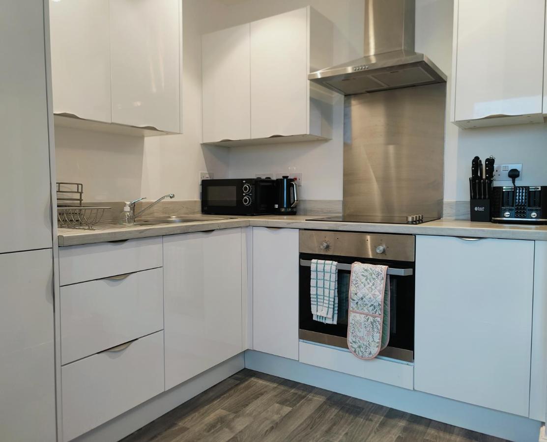 City Centered 2 Bed Serviced Apartment- Sherpa Homes Swindon Exterior photo